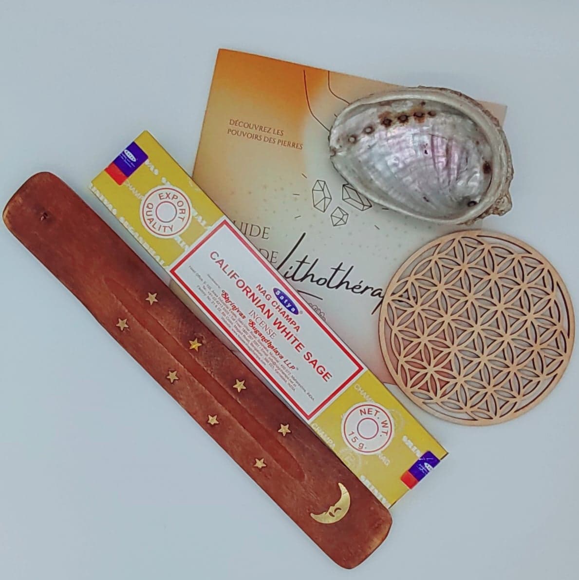 Kit de Purification et Rechargement de Pierres - Cristal de Roche, encens de sauge, coquille d'Ormeau et plus chez Atelier Clair-Obscur.