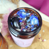 Bougie parfumée de lithothérapie Bougie de Lithothérapie, infusés de pierres naturelles. Fabrication artisanale avec de la cire végétale, des parfums de Grasse, vegan et cruelty free. Grenat. Obsidienne. Lapis Lazuli. Bougie énergétique. Bougie de soin énergétique