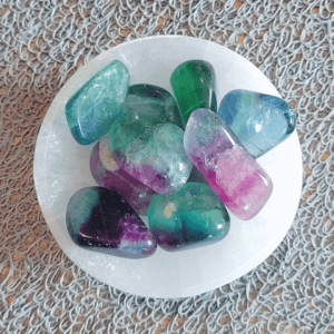 Pierre Fluorite - Cristal pour l'équilibre énergétique et la clarté mentale. pierre naturelle. lithothérapie