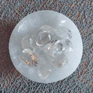 cristal de roche. lithothérapie. pierre naturelle. Clarté, Énergie et Harmonie