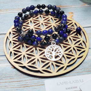 Bracelet Voyage Intérieur en pierres naturelles de Grenat, Lapis Lazuli et Obsidienne avec breloque Arbre de Vie. Explorez votre monde intérieur. - lithothérapie
