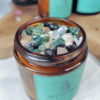 Artémis | Bougie parfumée de lithothérapie Bougie de Lithothérapie, infusés de pierres naturelles. Fabrication artisanale avec de la cire végétale, des parfums de Grasse, vegan et cruelty free. Tourmaline noire, pierre de lune, Agate mousse. Bougie ARTÉMIS - Infusés d'Agate Mousse, Tourmaline Noire et Pierre de Lune pour une expérience sensorielle envoûtante. Bougie pierres naturelles. Bougie de soin énergétique. Bougie énergétique