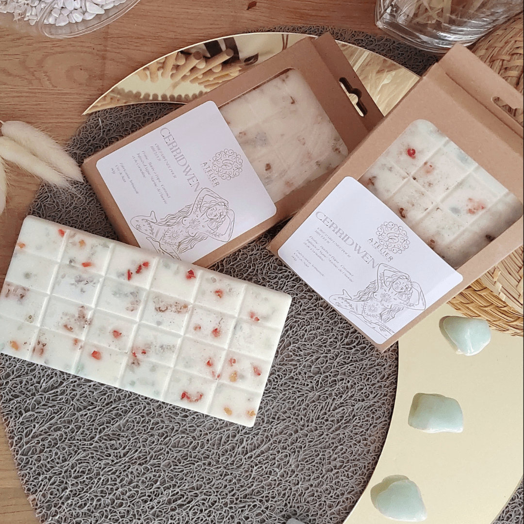 CERRIDWEN | Fondants parfumés de lithothérapie Fondants de Lithothérapie, infusés de pierres naturelles. Fabrication artisanale avec de la cire végétale, des parfums de Grasse, vegan et cruelty free. Aigue-marine, fluorite, cornaline