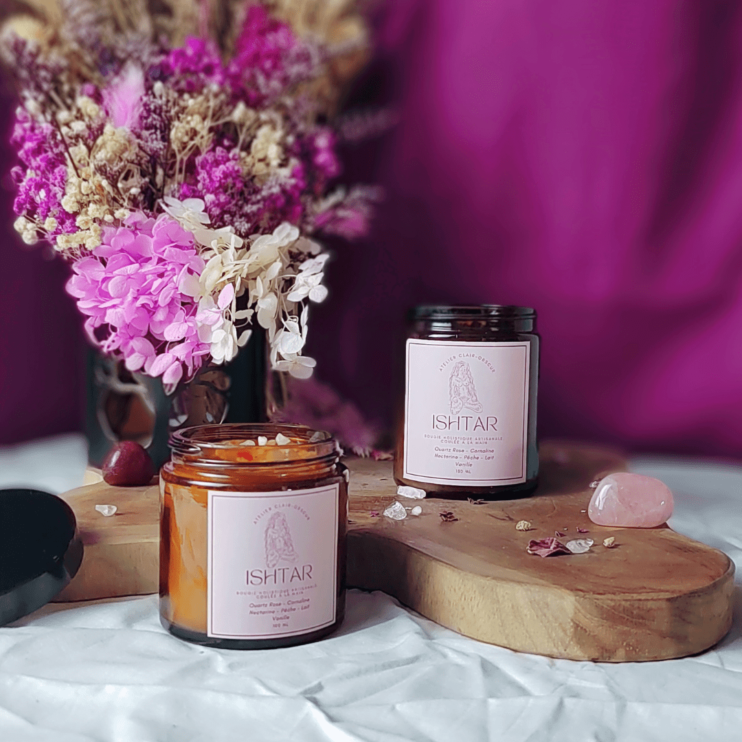 Ishtar | Bougie parfumée de lithothérapie Bougie de Lithothérapie, infusés de pierres naturelles. Fabrication artisanale avec de la cire végétale, des parfums de Grasse, vegan et cruelty free. Quartz Rose, Cornaline. Bougie holistique. Soin holistique.