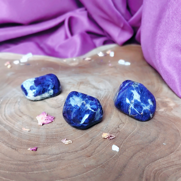 sodalite. Lithothérapie. pierre de sagesse. Pierre naturelle