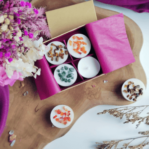 Fondants de cire infusés de pierres naturelles. Fondants énergétiques. Fondants de lithothérapie. Coffret de Noël.